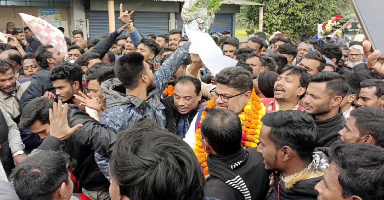 রাণীনগরে নেতাকর্মীদের ভালোবাসায় সিক্ত নবনির্বাচিত এমপি সুমন