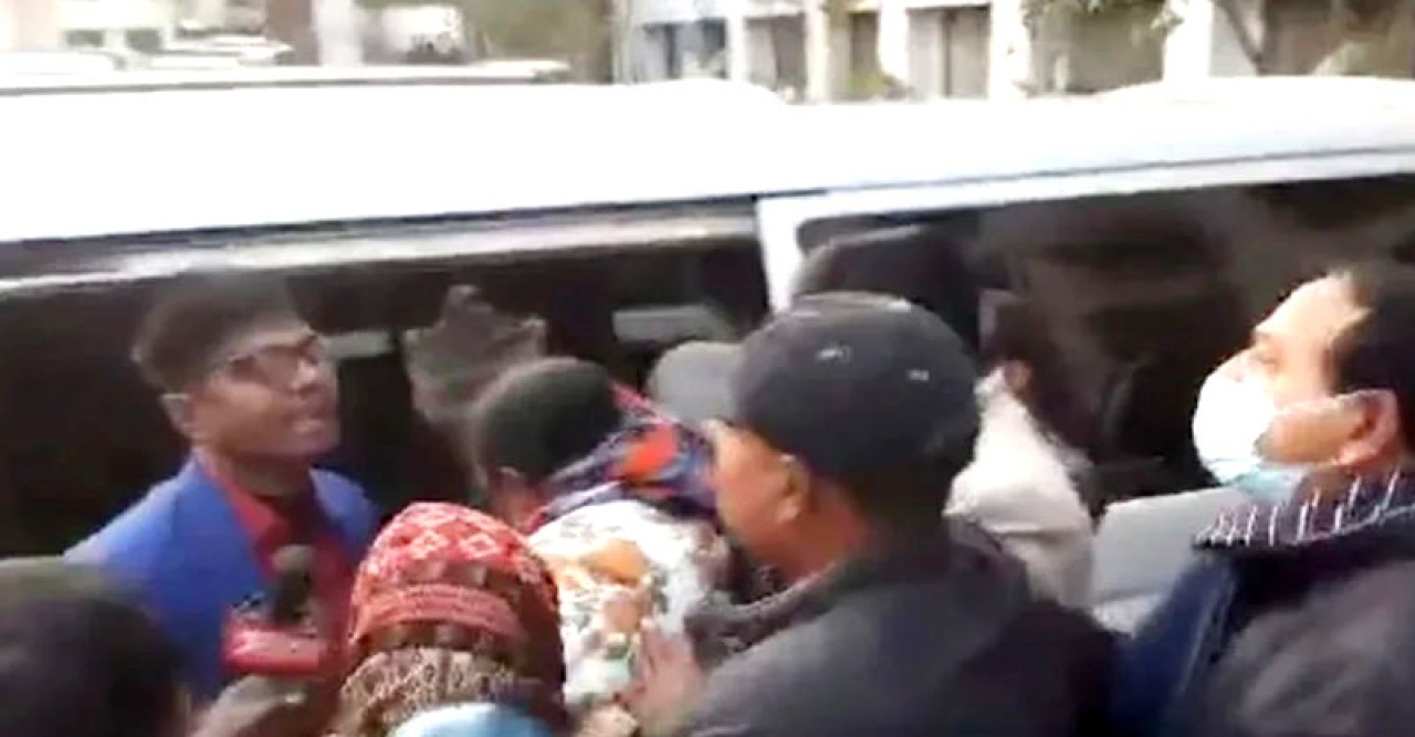 ধর্ষণের শিকার তরুণীকে হাসপাতাল থেকে প্রকাশ্যে অপহরণ