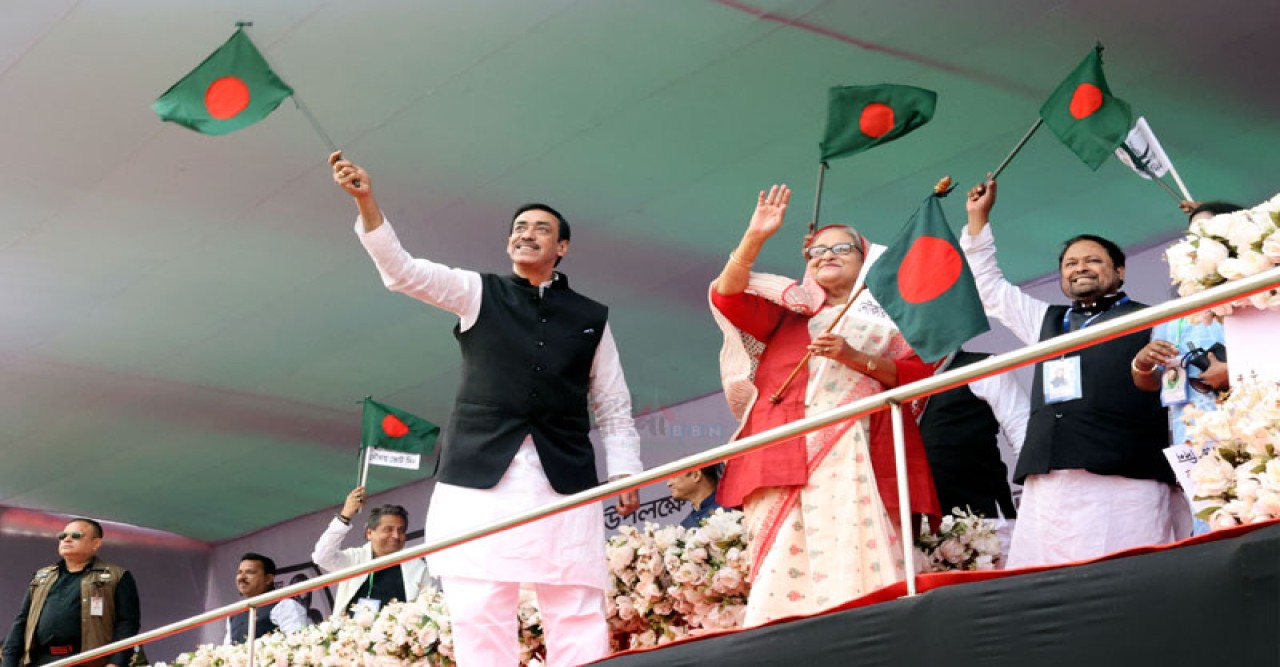 নারায়ণগঞ্জের জনসভা মঞ্চে প্রধানমন্ত্রী