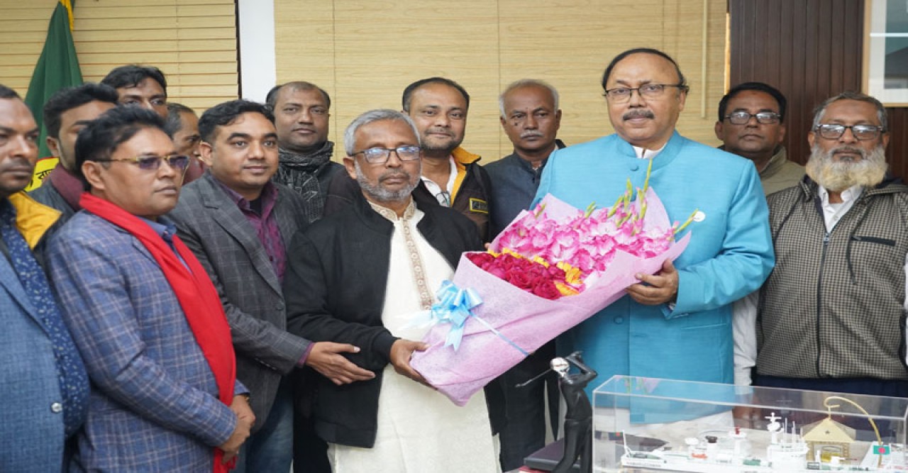 রাসিক মেয়রের সাথে নবনির্বাচিত সংসদ সদস্য আসাদের সৌজন্য সাক্ষাৎ
