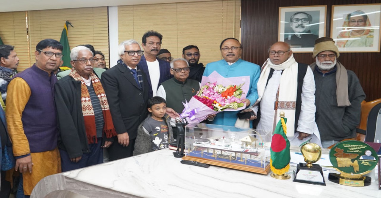 রাসিক মেয়রের সাথে নবনির্বাচিত এমপি শফিকুর রহমান বাদশার সৌজন্য সাক্ষাৎ