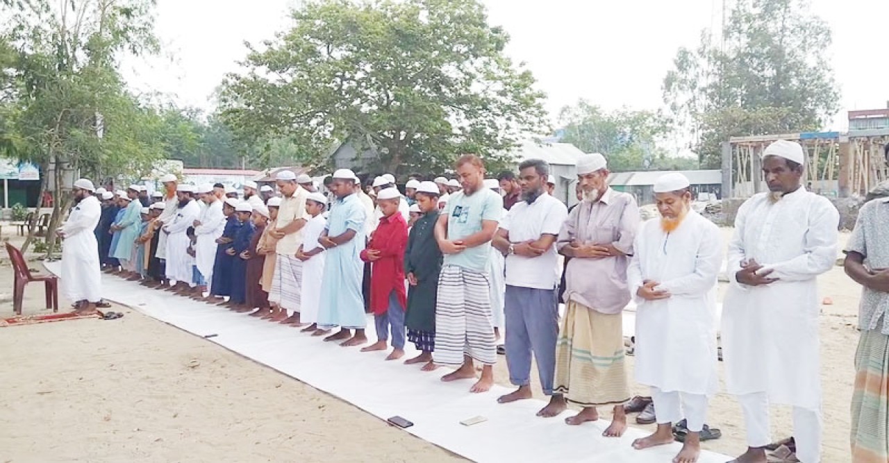 ভৈরবে  বৃষ্টির  জন্য সালাতুল ইস্তেসকার নামাজ আদায়
