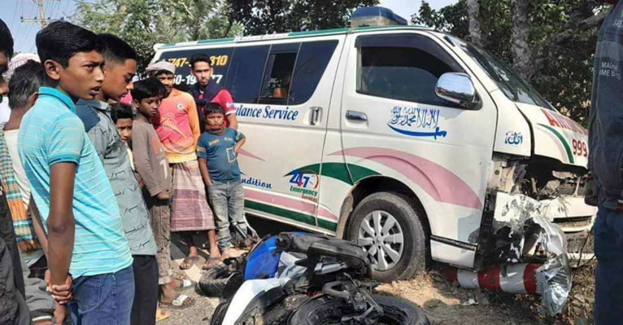 অ্যাম্বুলেন্সের সঙ্গে ধাক্কা লেগে এক মোটরসাইকেল চালকের মৃত্যু