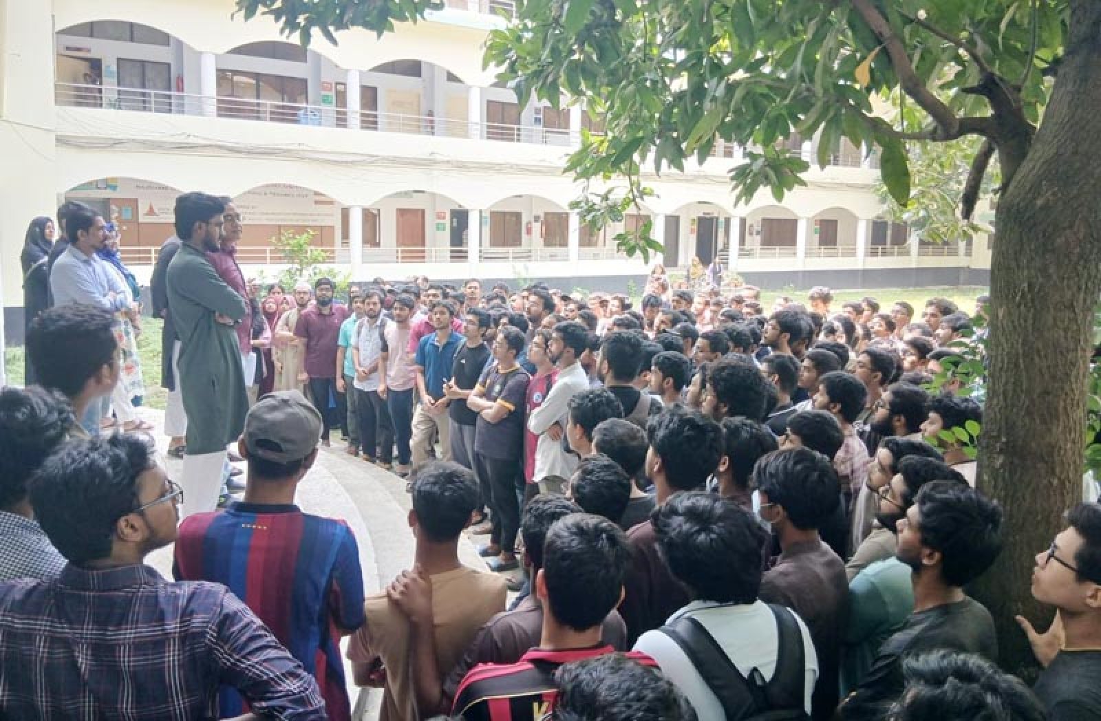রুয়েট সিএসইতে ১১ দফা দাবিতে ক্লাস-পরীক্ষা বর্জন, আল্টিমেটাম পেরিয়েও মেলেনি লিখিত প্রতিশ্রুতি