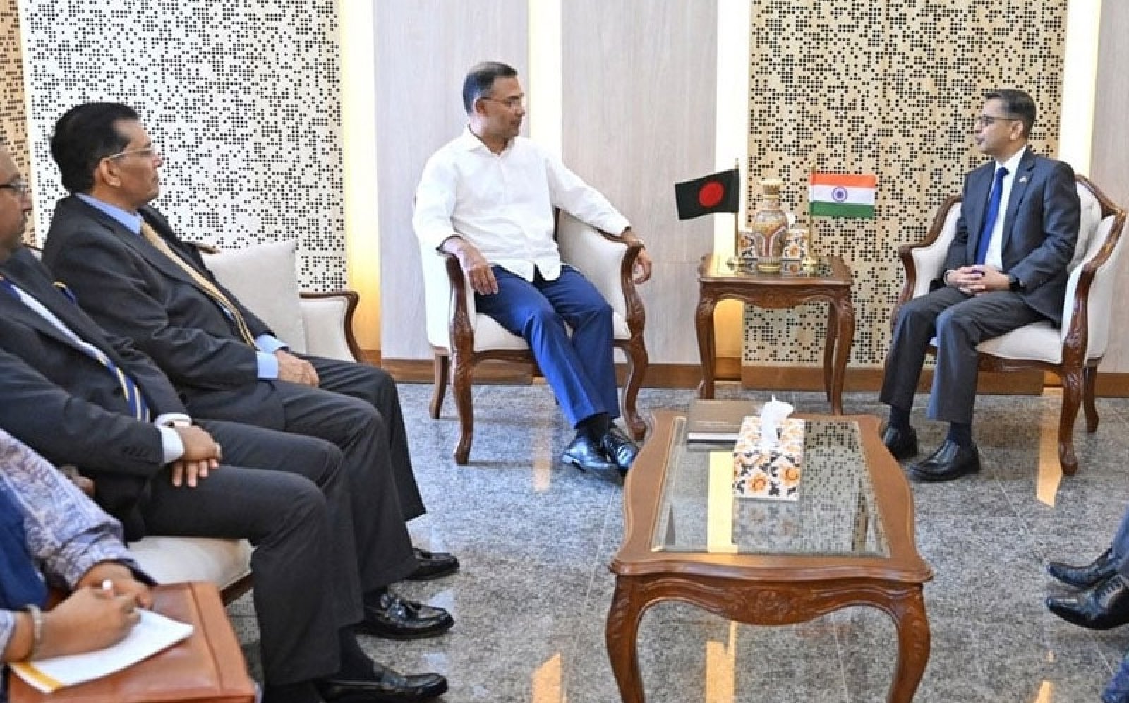 প্রধানমন্ত্রীর সঙ্গে ভারতীয় হাইকমিশনারের সাক্ষাৎ