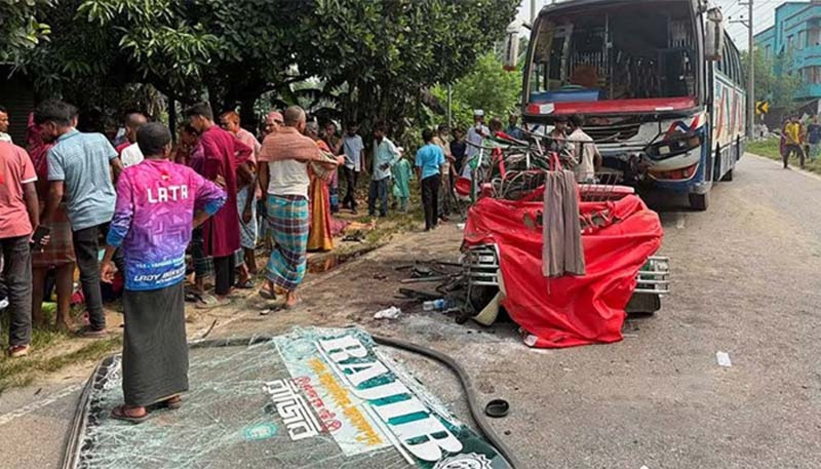 যাত্রীবাহী বাসের ধাক্কায় অটোরিকশার সাত যাত্রী নিহত
