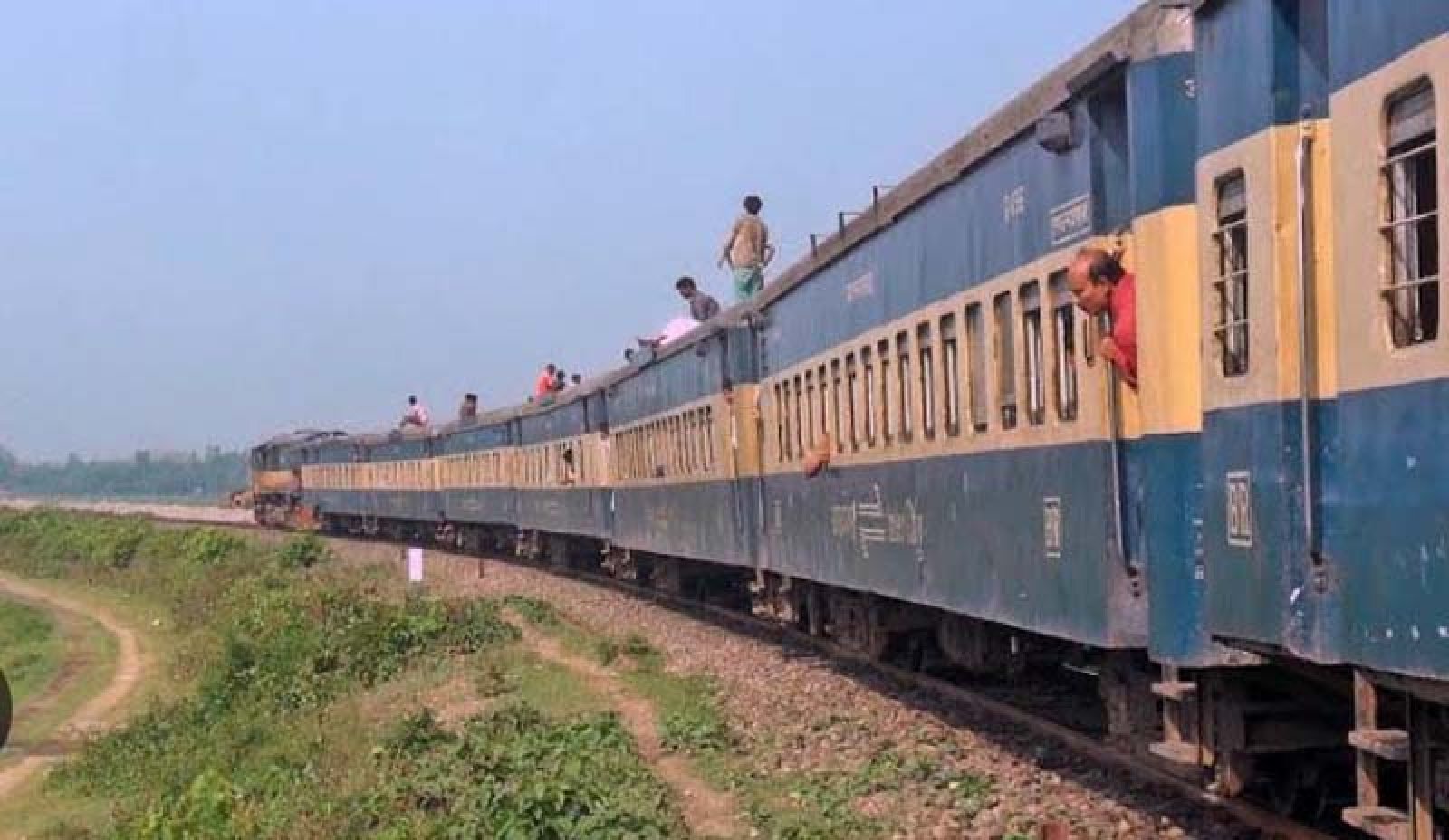 এগারো সিন্ধু ট্রেনের অনবোর্ড সার্ভিসের টেন্ডার দাখিলের ১৬টি প্রতিষ্ঠানের মধ্যে বাতিল হতে পারে ১০ টি