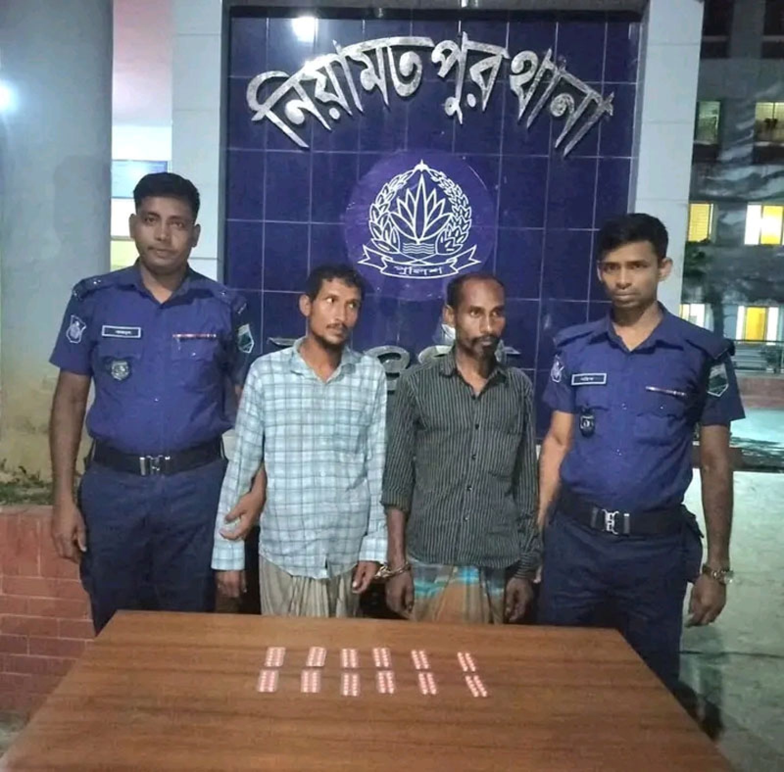 নিয়ামতপুরে  ১২০টি  ট্যাপেন্টাডল ট্যাবলেটসহ ২ মাদক কারবারি গ্রেপ্তার