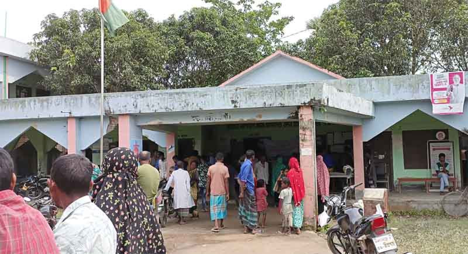 বদলগাছীতে ঈদ উপহারের চাল বিতরণে ব্যাপক অনিয়মের অভিযোগ; ভিজিএফ জালিয়াতির ভিডিও ভাইরাল