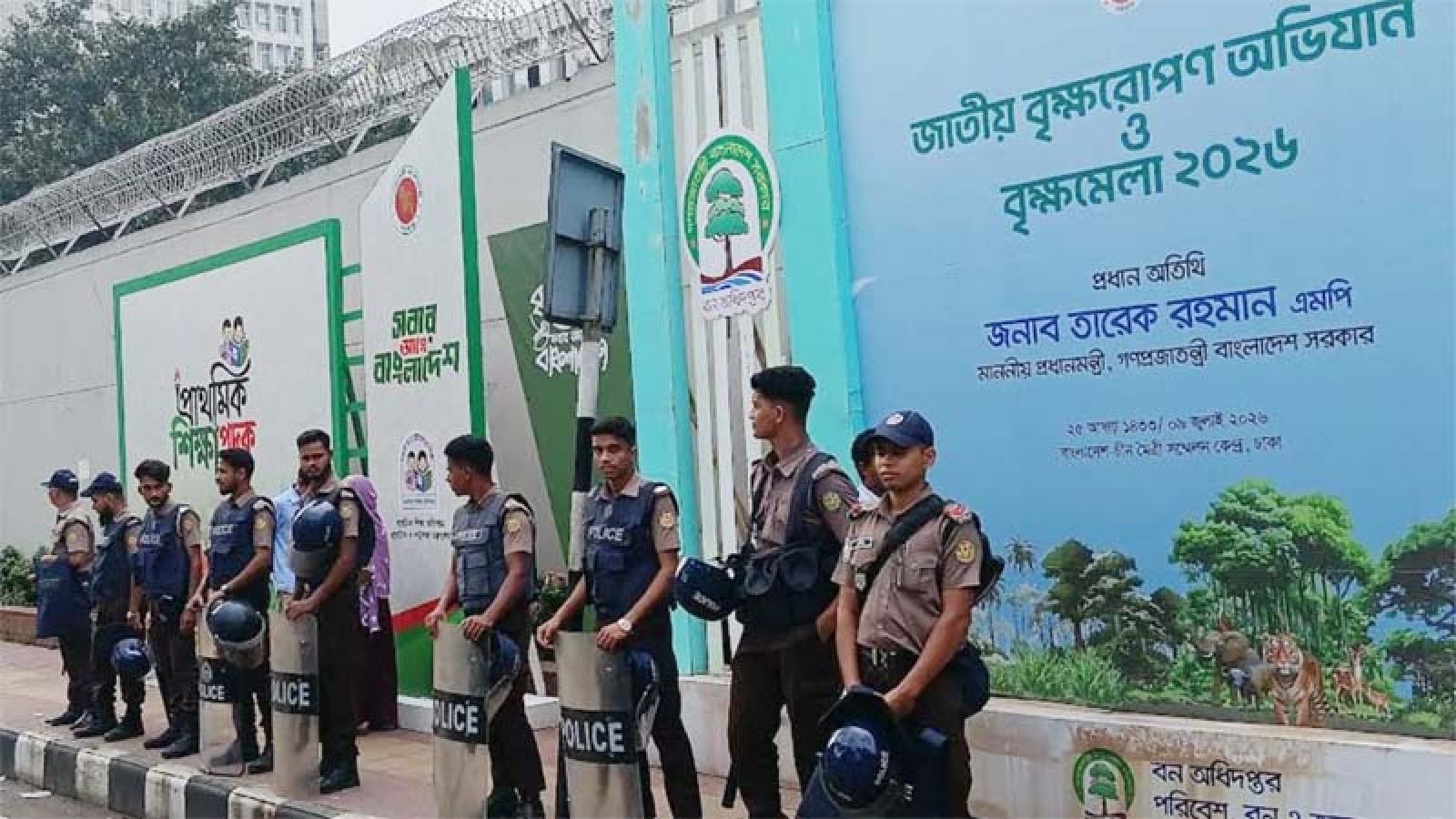 এইচএসসি পরীক্ষার্থীদের লংমার্চ ঘিরে বাড়ানো হলো সচিবালয়ের নিরাপত্তা