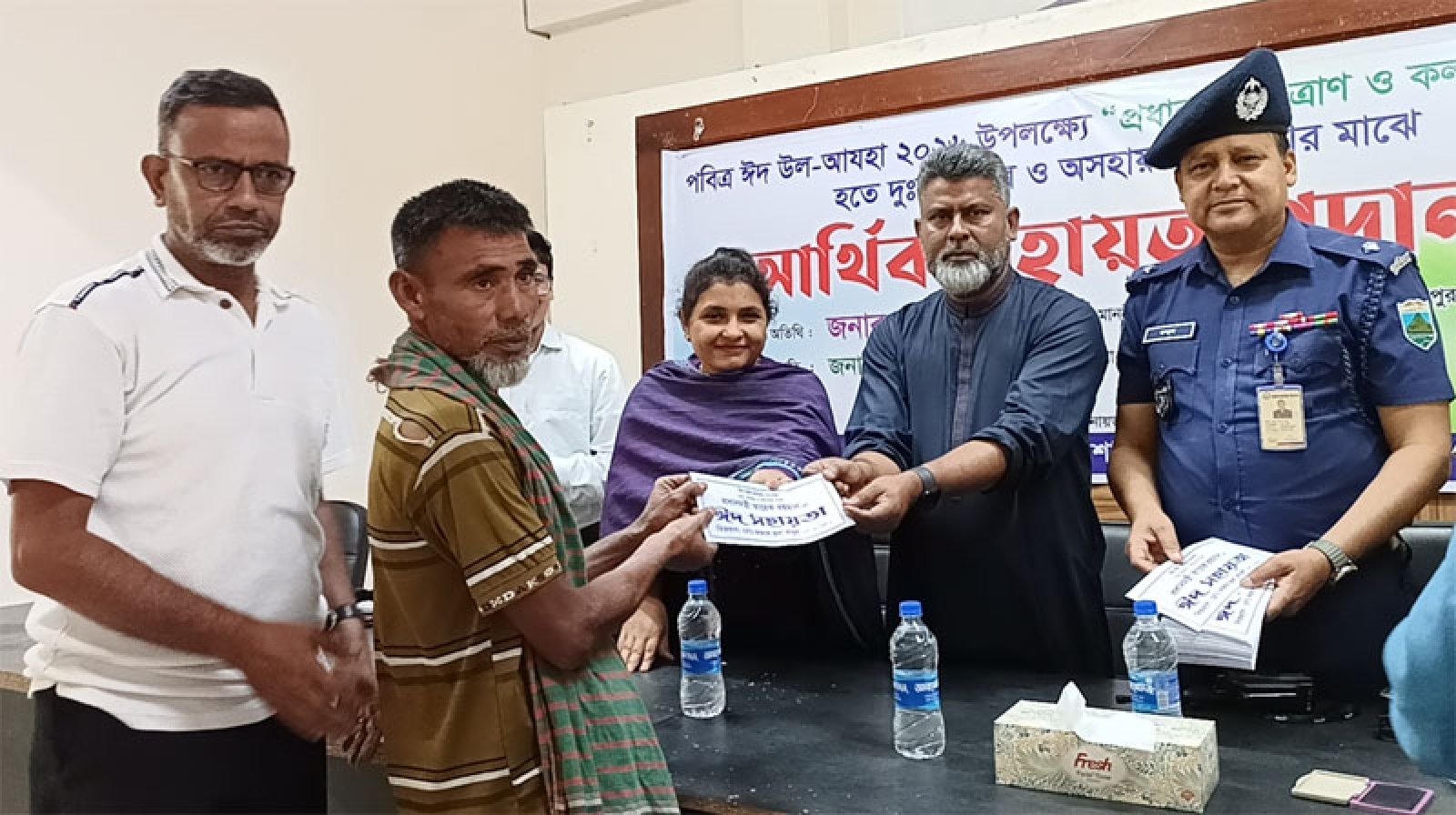 বদলগাছীতে ৩৫০ জনের মাঝে প্রধানমন্ত্রীর ত্রাণ তহবিলের আর্থিক সহায়তা প্রদান