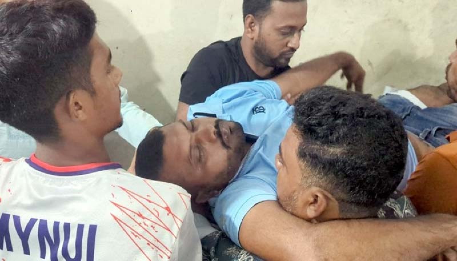 কুয়াকাটায় গণমাধ্যকর্মী কেএম বাচ্চুকে হাতুড়িপেটা করল সন্ত্রাসীরা
