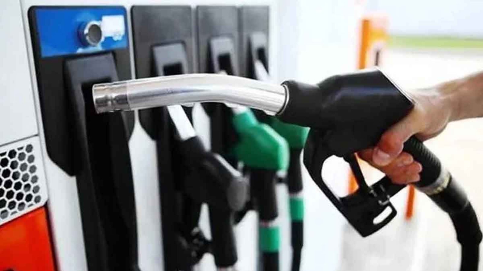 আজ থেকে ৭ ফিলিং স্টেশনে ফুয়েল পাসে মিলবে তেল