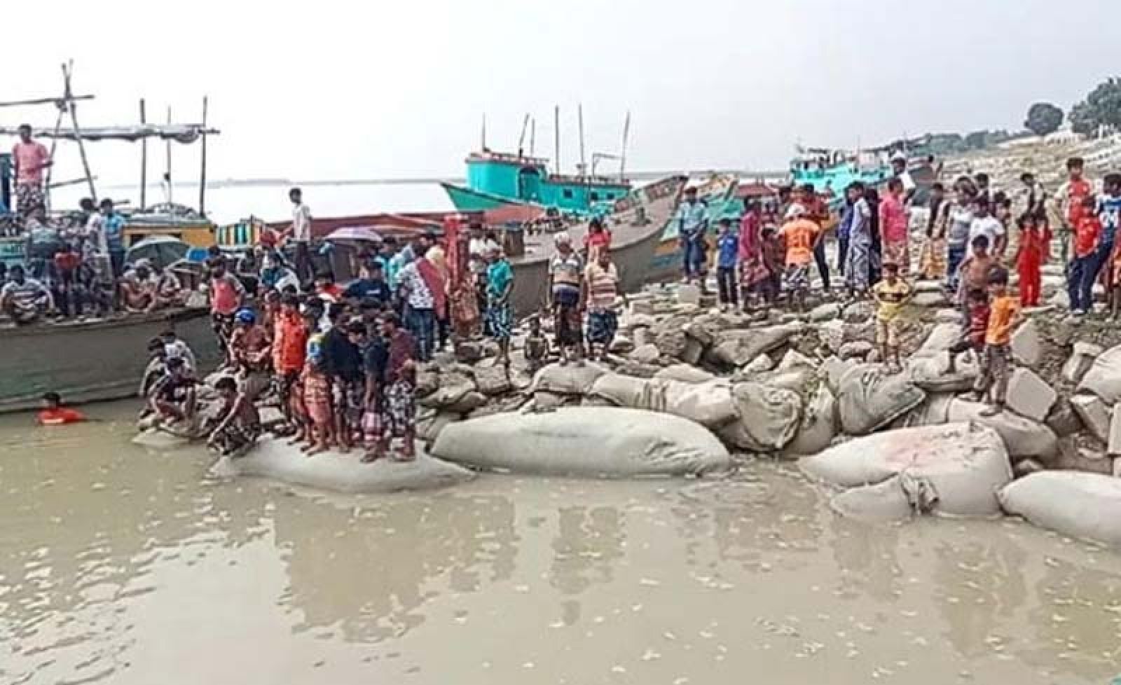 পদ্মায় গোসলে নেমে দুই এসএসসি পরীক্ষার্থী নিখোঁজ