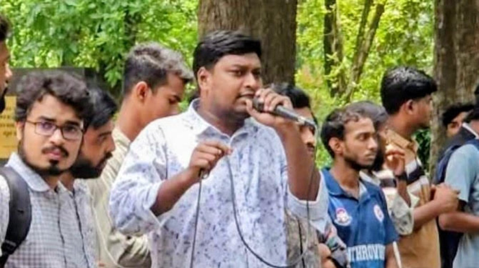 রাকসু ভবনে শিক্ষার্থীদের রগ কাটা হয়,আছে অস্ত্রের কারখানাও॥ রাবি ছাত্রদল নেতা হিমেল