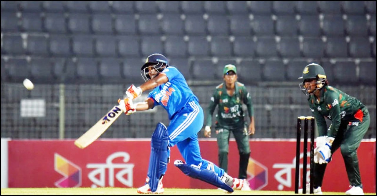 বাংলাদেশকে বড় লক্ষ্য দিলো ভারত