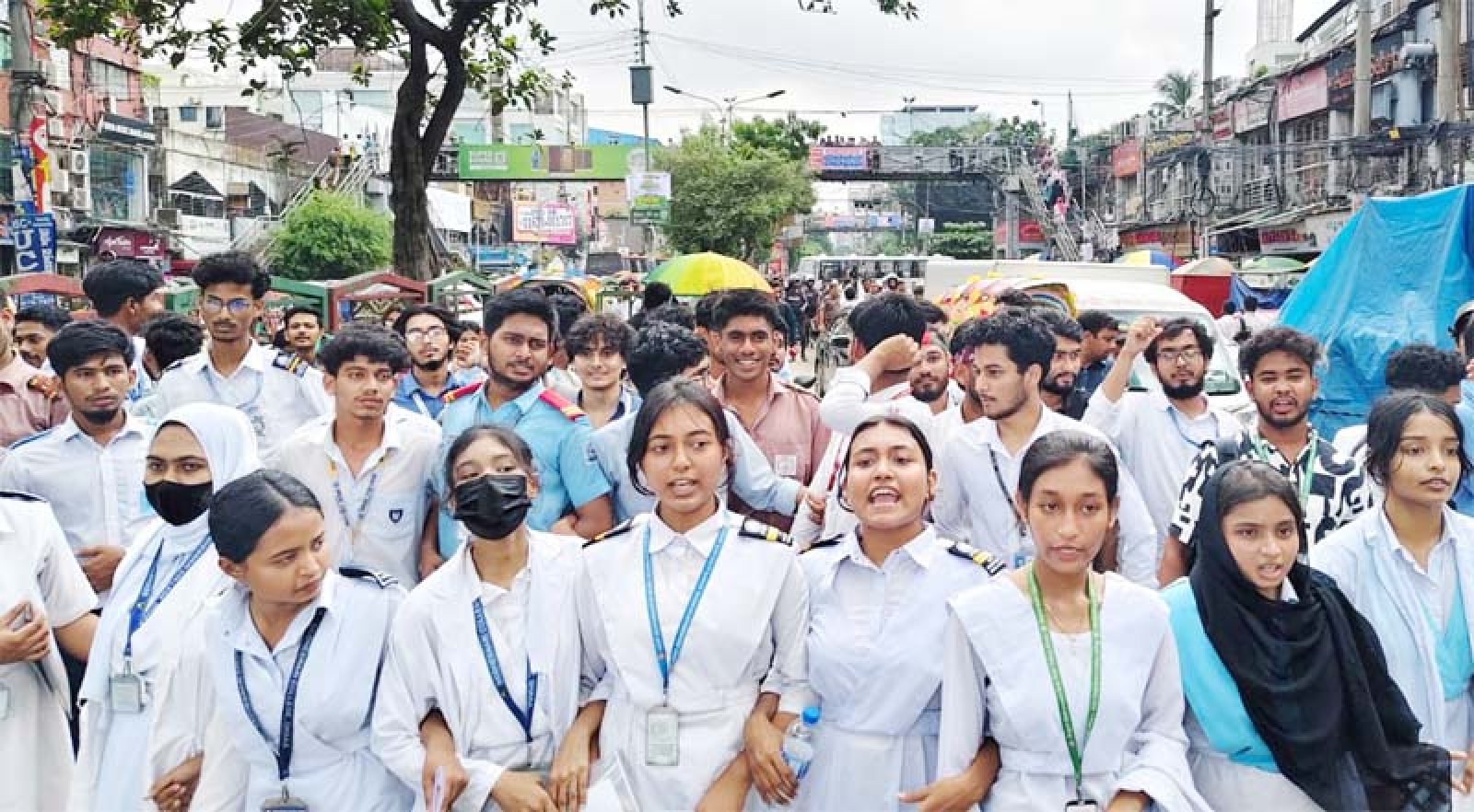 সচিবালয় অভিমুখে এইচএসসি পরীক্ষার্থীদের লং মার্চ কর্মসূচি শুরু