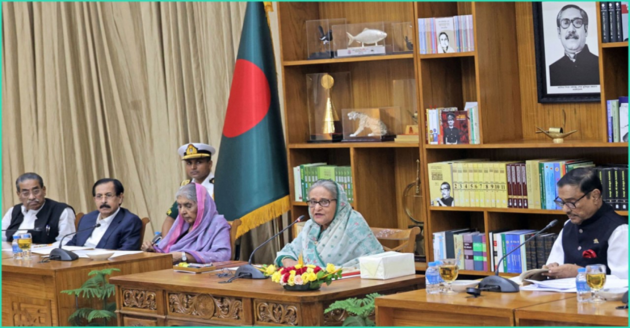 অতি বাম আর অতি ডান মিলে সরকার উৎখাতে কাজ করছে