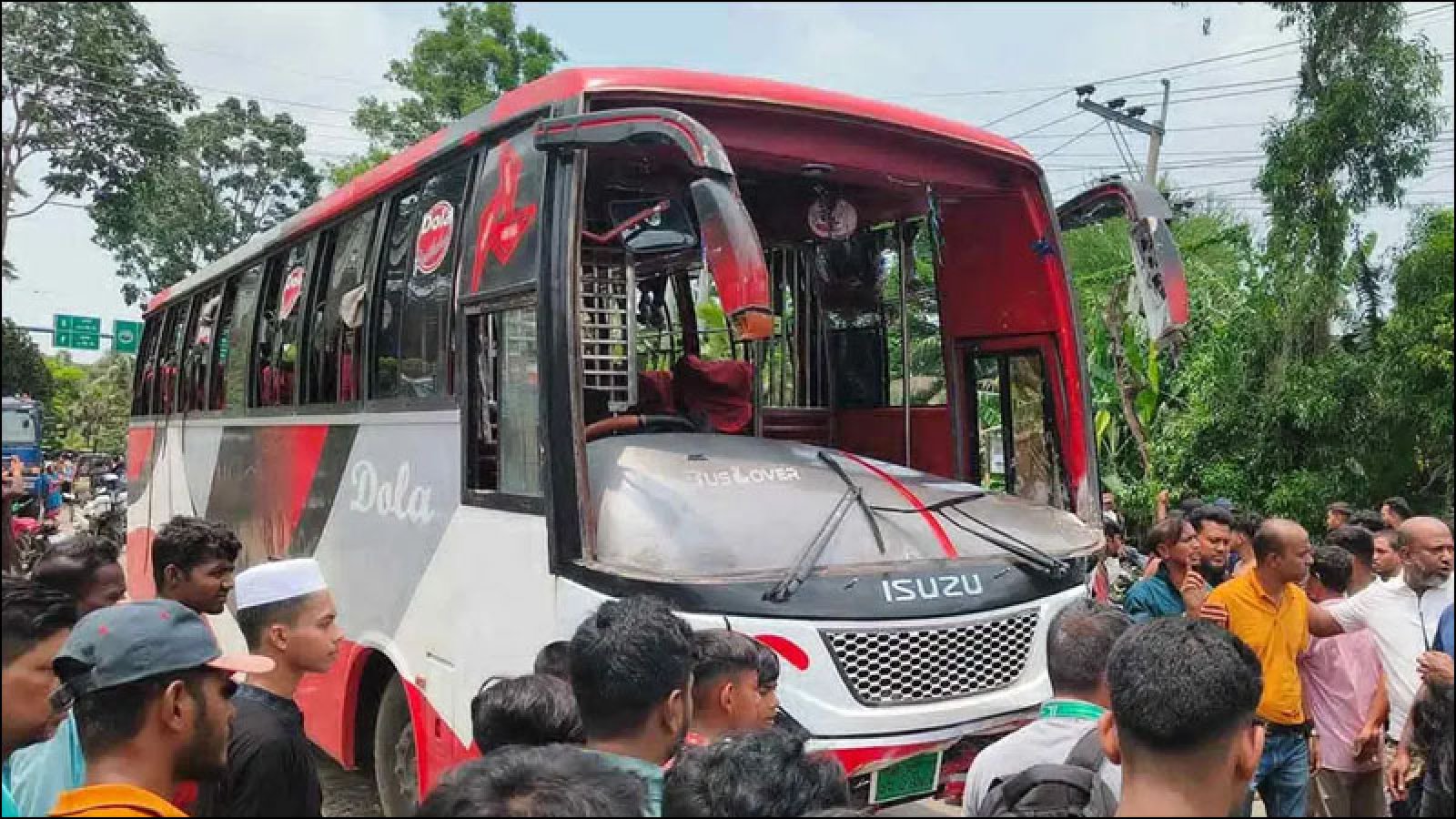 মোটরসাইকেলে বাসের ধাক্কা, ৫ জন নিহত