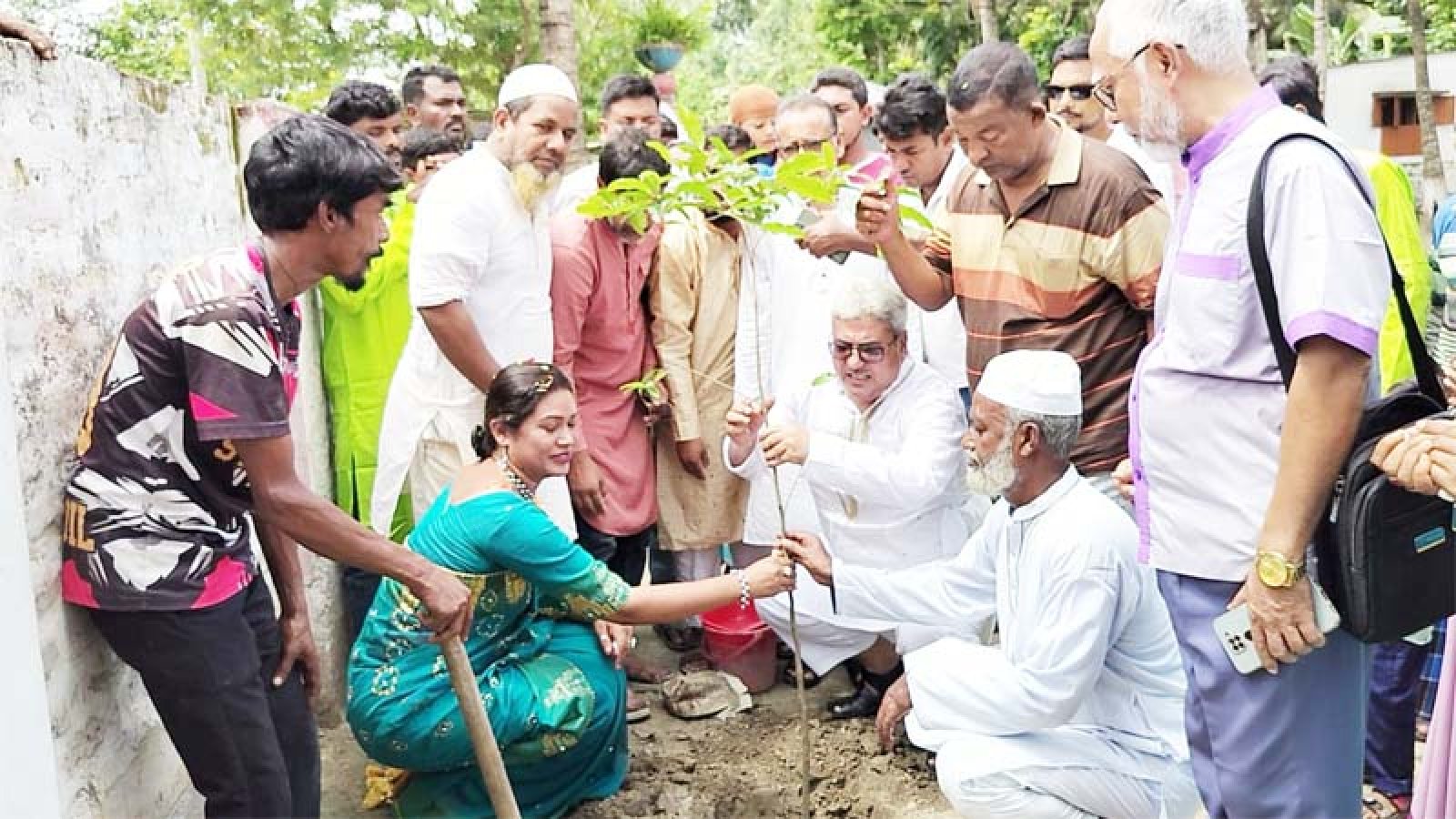নকশিকাঁথার সেলাইয়ে স্বপ্ন বোনা, শিশু প্রভাত বিদ্যানিকেতনে ফল প্রকাশ ও বৃক্ষরোপণ  উৎসব