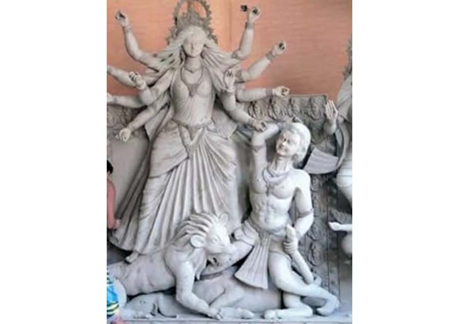 রাজশাহীতে দুর্গাপূজার শেষ মুহূর্তের প্রস্তুতি: বেড়ছে মণ্ডপ, নিরাপত্তায় বিশেষ জোর