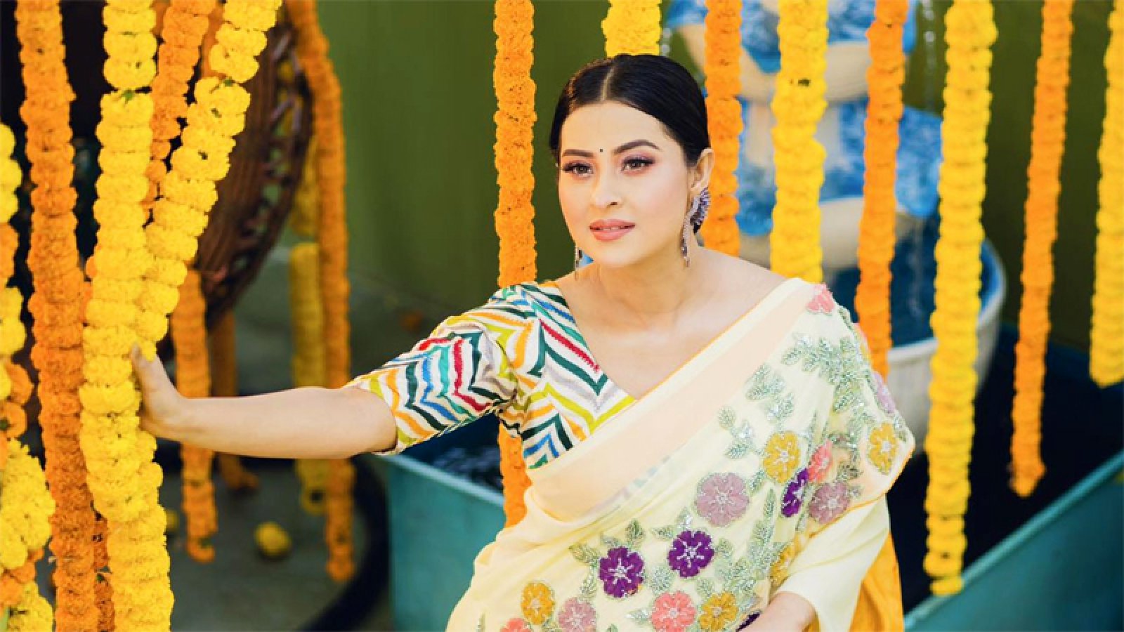 বসন্তের সাজে বুবলী