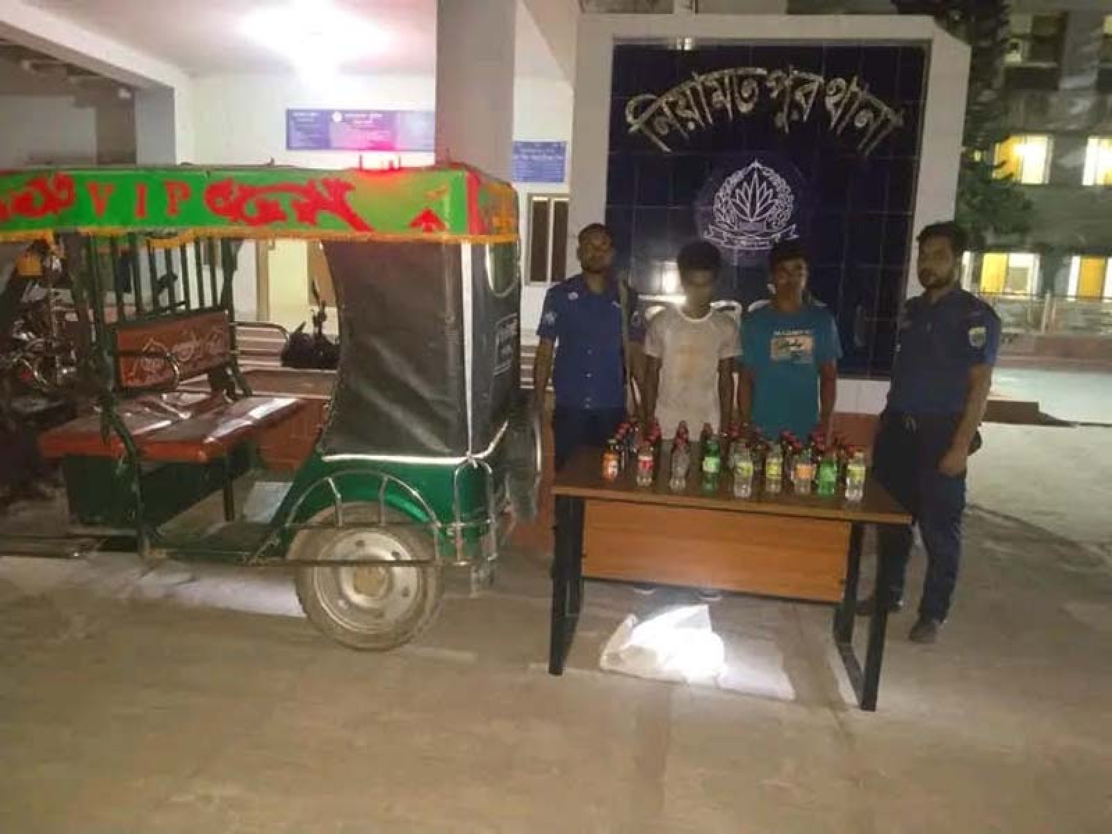 নিয়ামতপুরে সাড়ে ১০  লিটার চোলাই মদসহ গ্রেপ্তার ২