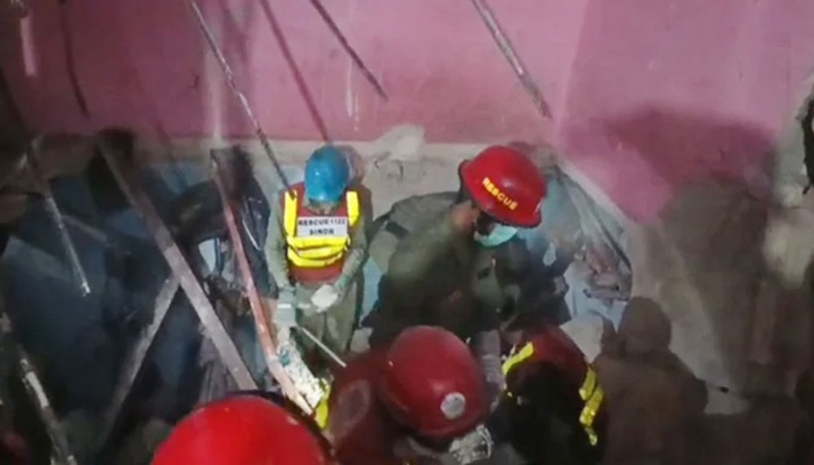 করাচিতে ভবনে ভয়াবহ বিস্ফোরণ, শিশুসহ নিহত অন্তত ১০