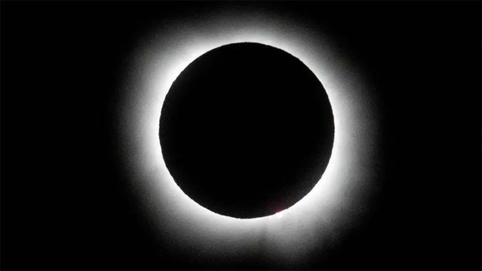 আজ পূর্ণ সূর্যগ্রহণ, বাংলাদেশ থেকে দেখা যাবে?