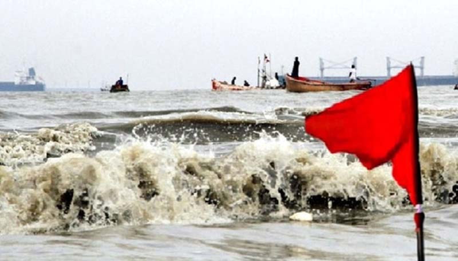 উপকূলে ঝড়ো হাওয়ার শঙ্কা , সমুদ্রবন্দরে ৩ নম্বর সতর্ক সংকেত