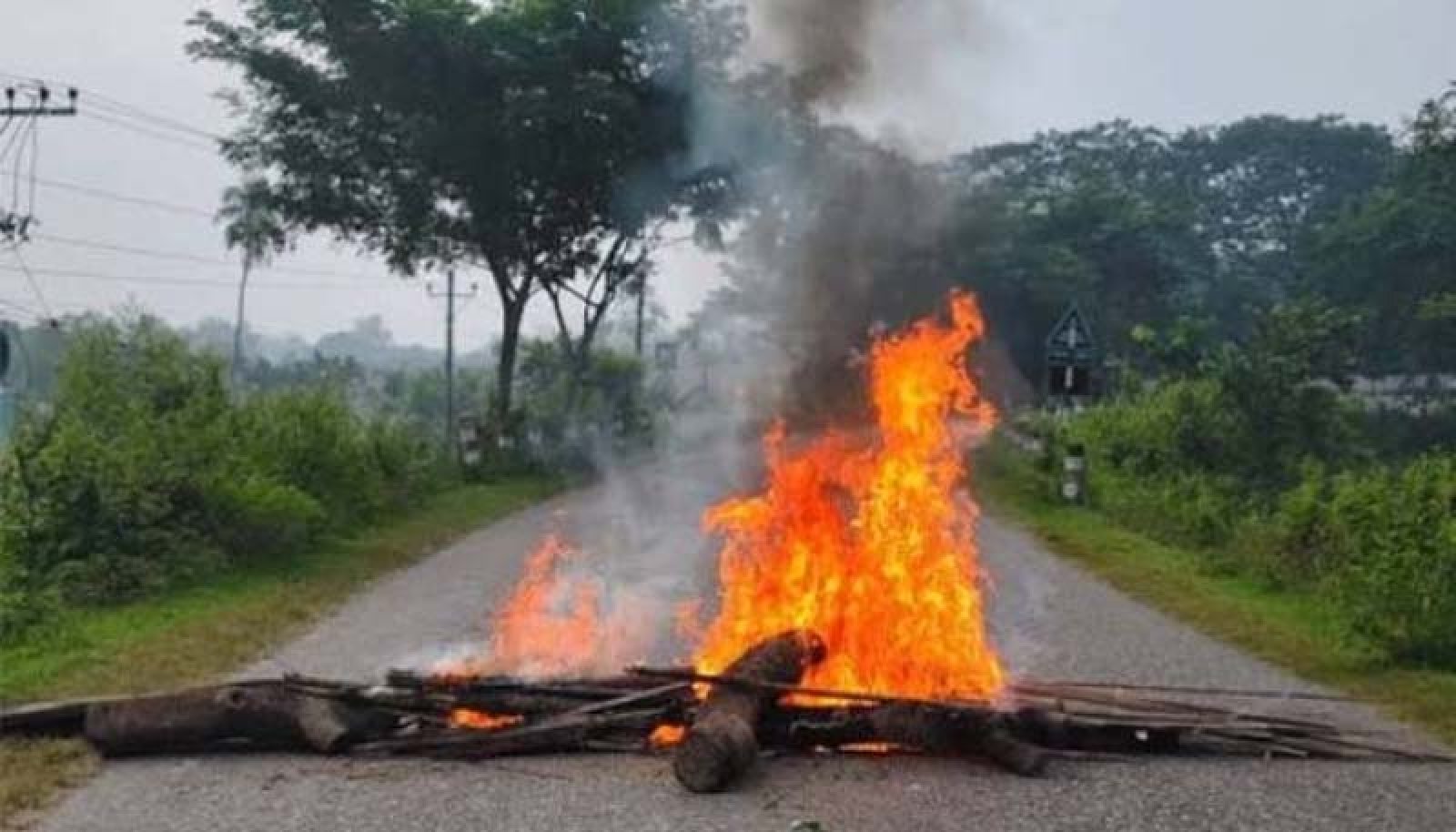 সাজেকে পঞ্চম দিন চলছে সড়ক অবরোধ