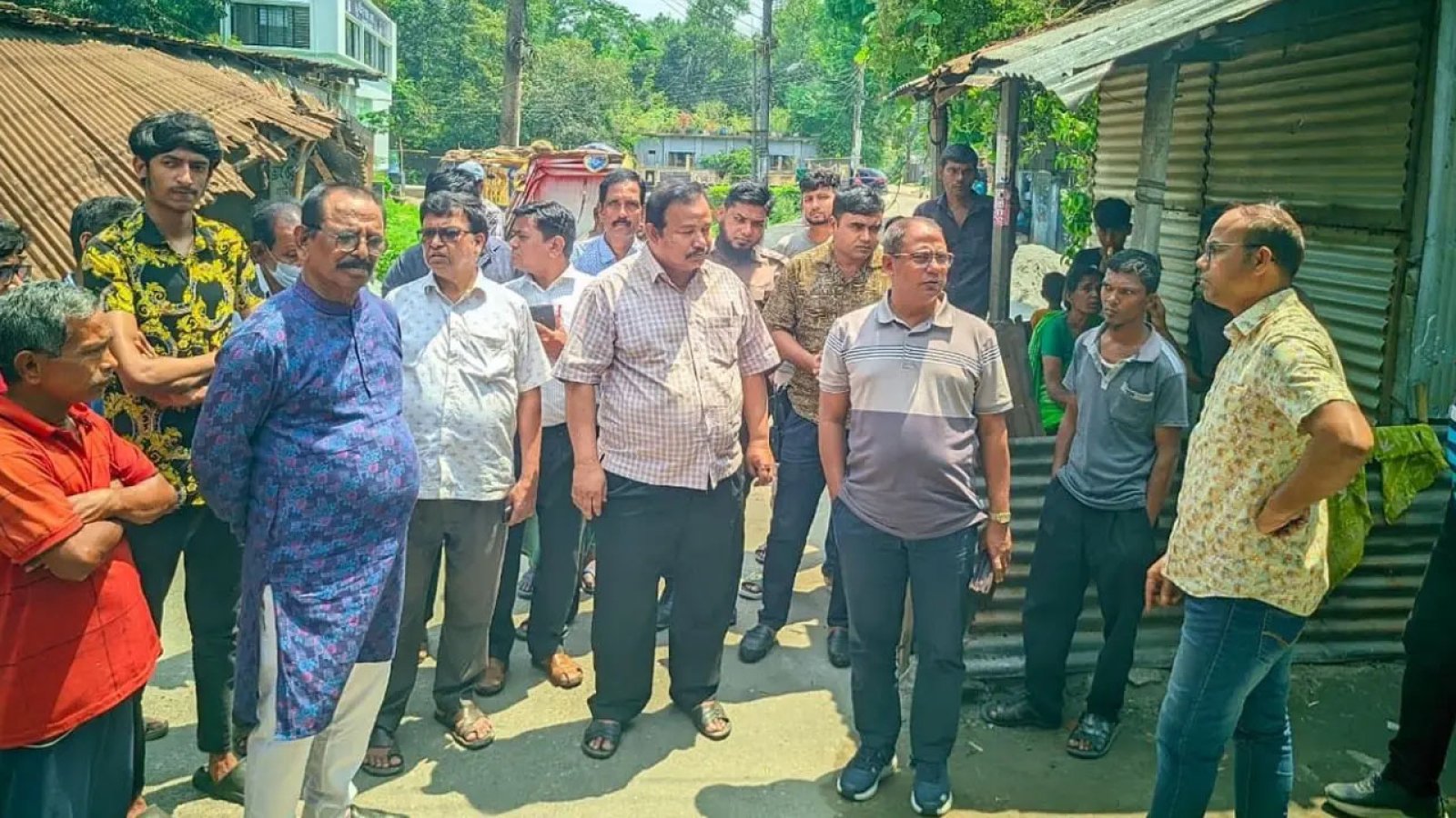 যুবদল নেতোকে হত্যার জেরে বাড়ি-দোকানপাটে হামলার অভিযোগ