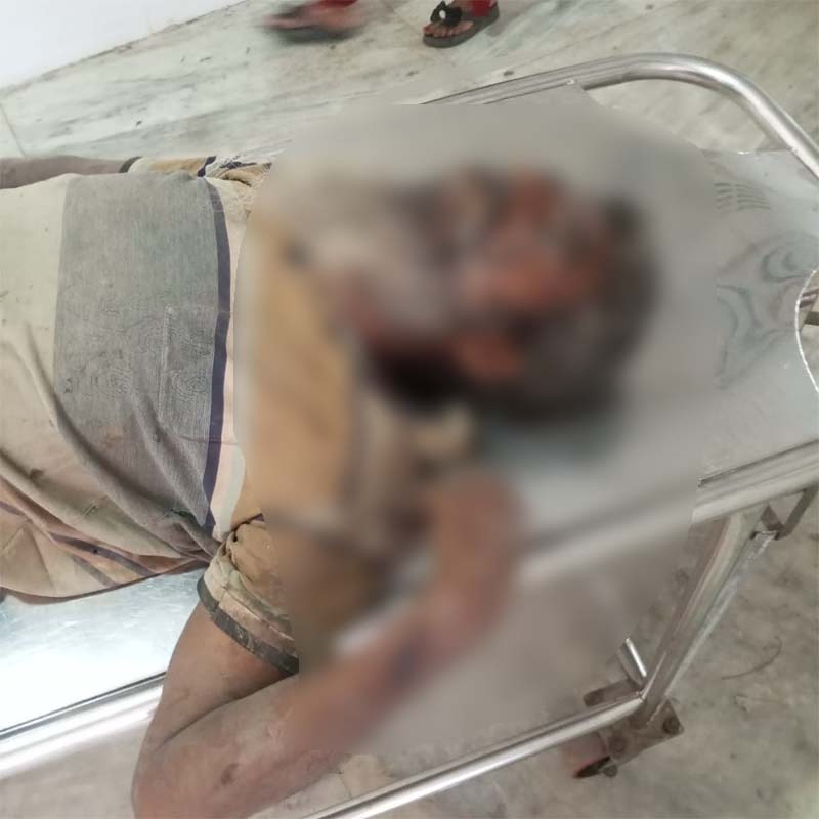 রাজশাহীতে রাস্তার পাশে অজ্ঞাত ব্যক্তির মরদেহ উদ্ধার
