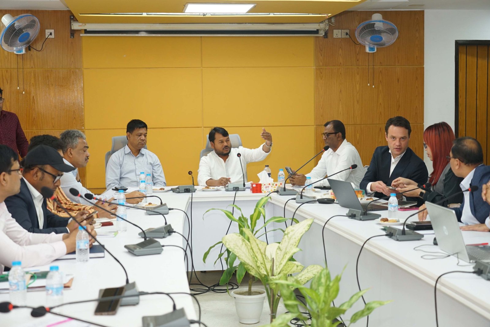 রাসিকের সাথে  নেদারল্যান্ডসের কোম্পানি সুইপ স্মার্টের মতবিনিময়