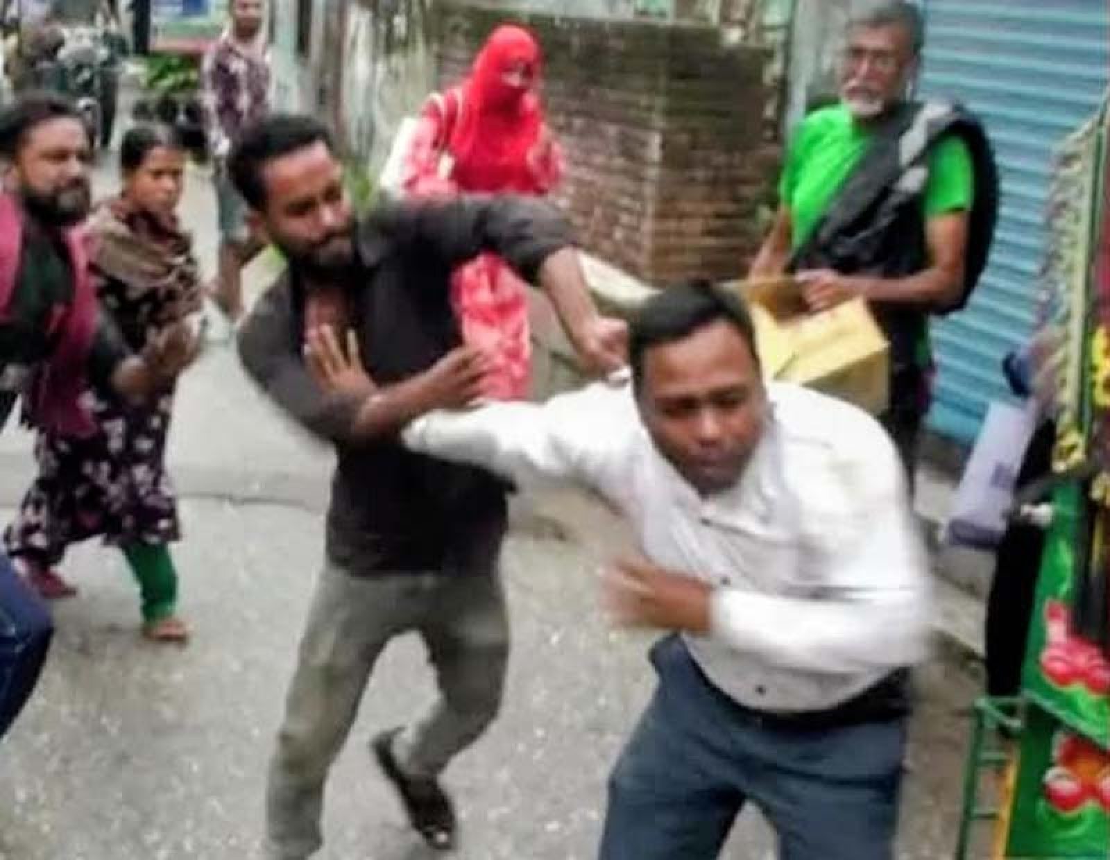 ভুমিষ্ট শিশুর মৃত্যুকে কেন্দ্র করে চিকিৎসকের ওপর হামলা