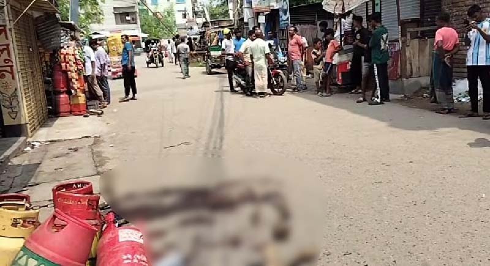 রাজশাহীতে মুদি দোকানিকে কুপিয়ে হত্যা