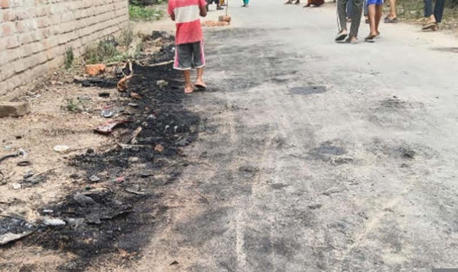 রাজশাহীতে উচ্চশব্দে বাইক চালানো নিয়ে সংঘর্ষে   আহত ৭, পুড়ল ৪ মোটরসাইকেল