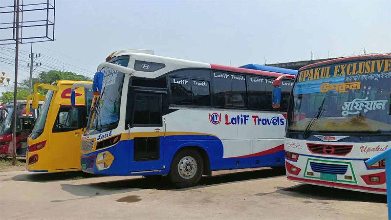 রাজশাহী ও নাটোর রুটে বাস চলাচল বন্ধ , দুর্ভোগে যাত্রীরা