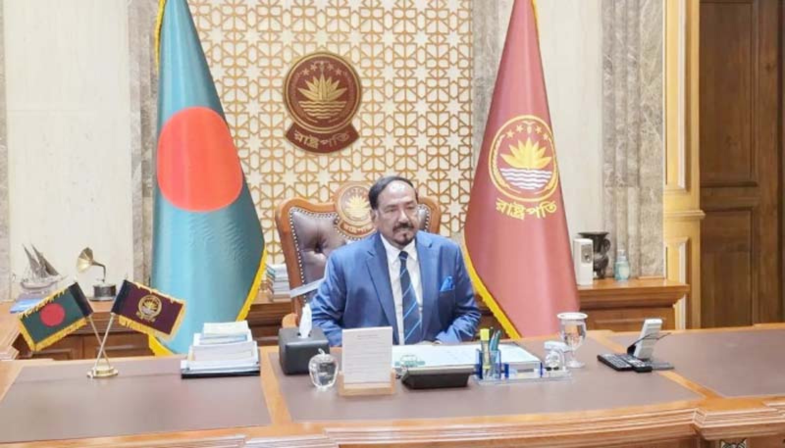 বঙ্গভবনে কার্যক্রম শুরু ভারপ্রাপ্ত রাষ্ট্রপতির