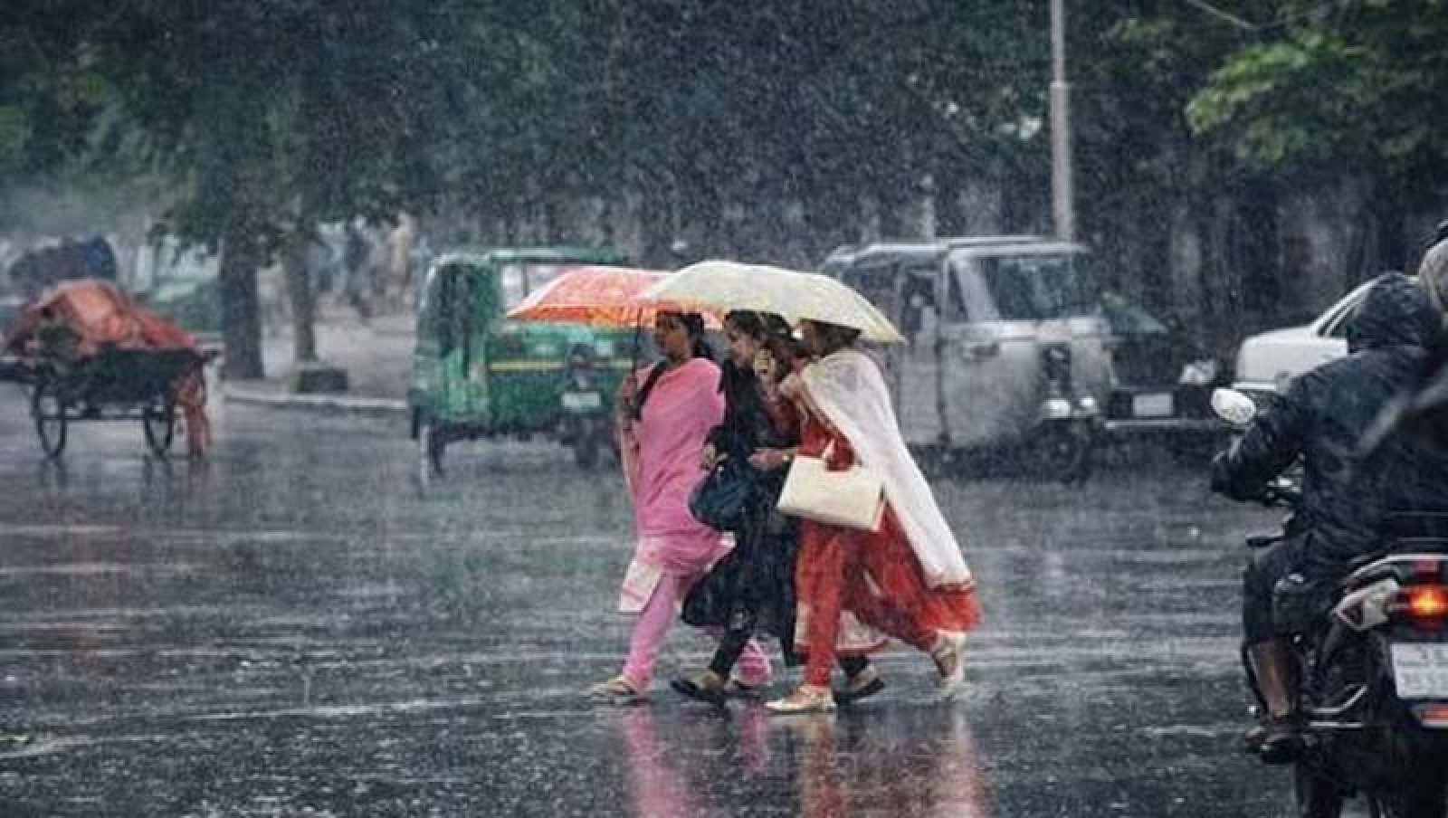 সাগরে লঘুচাপের আভাস, টানা ৫ দিন বজ্রসহ বৃষ্টির সম্ভাবনা