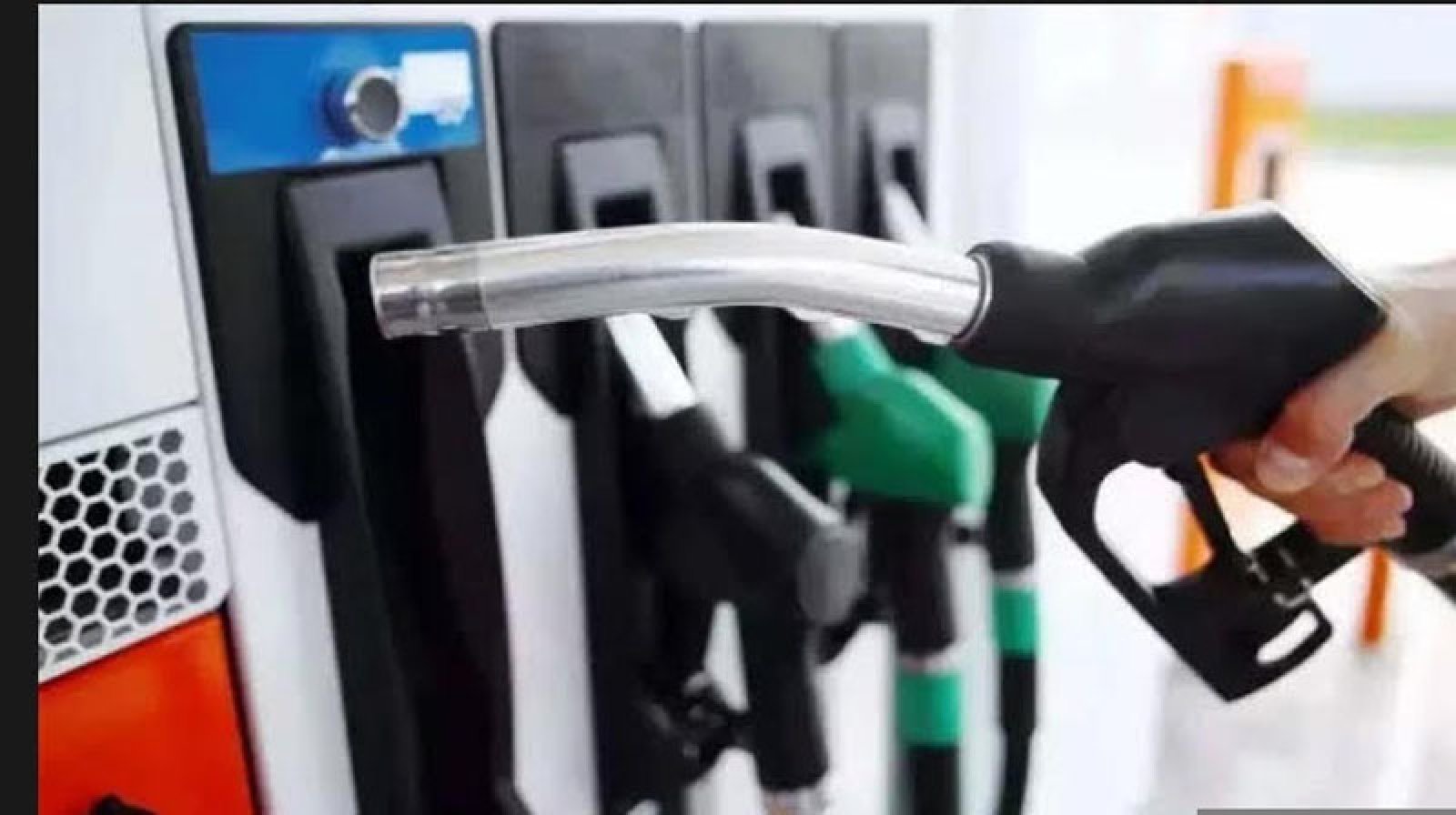 রাজশাহীর চার জেলায় জ্বালানি তেল বরাদ্দ নিয়ন্ত্রণ করছে সিন্ডিকেট