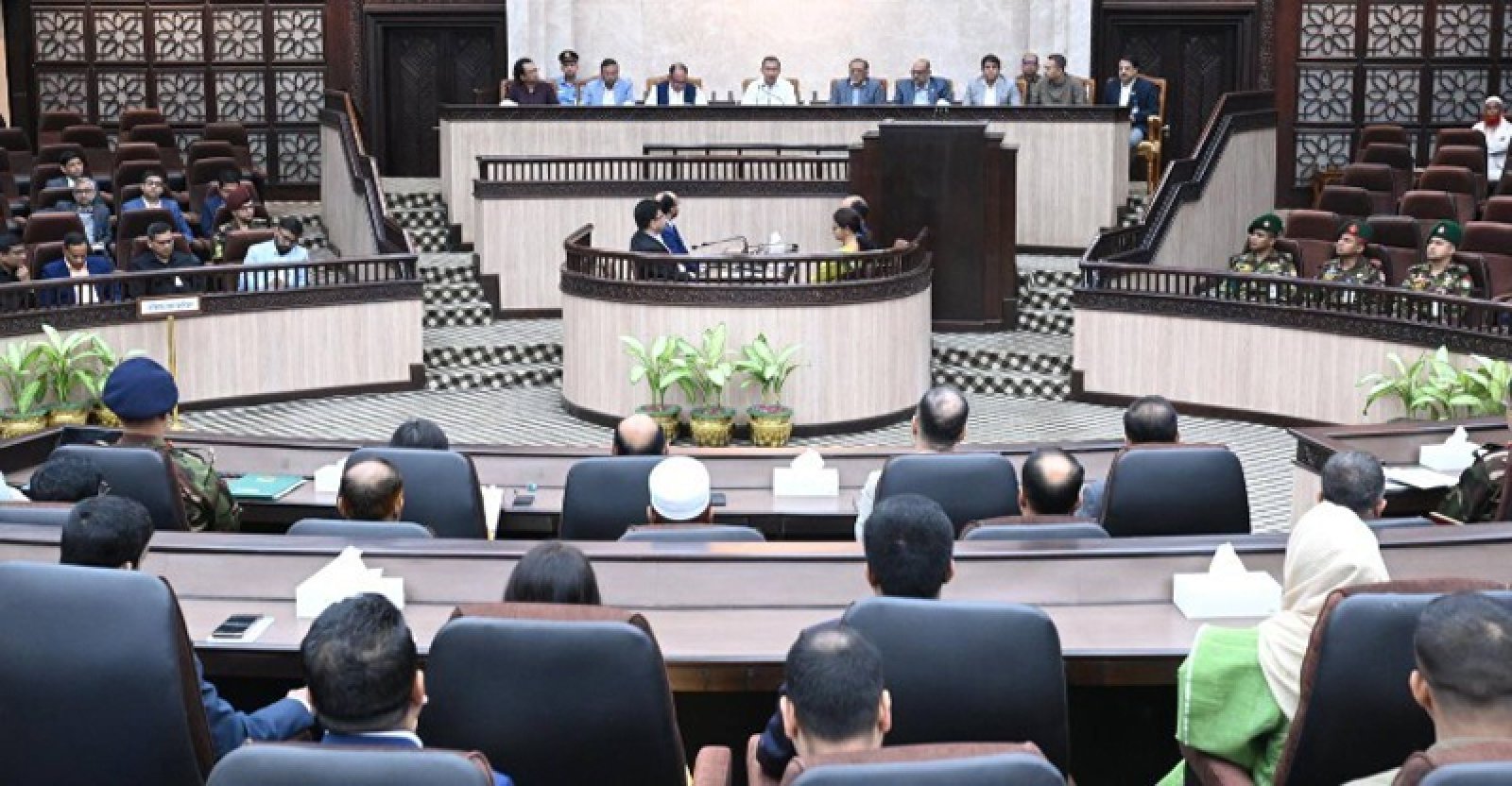নিজ কার্যালয়ের কর্মকর্তা-কর্মচারীদের সঙ্গে মতবিনিময় করলেন  প্রধানমন্ত্রী