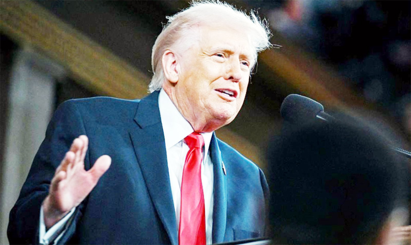 পূর্বের বক্তব্য থেকে সরে ইরানে দীর্ঘমেয়াদি যুদ্ধের ইঙ্গিত দিলেন