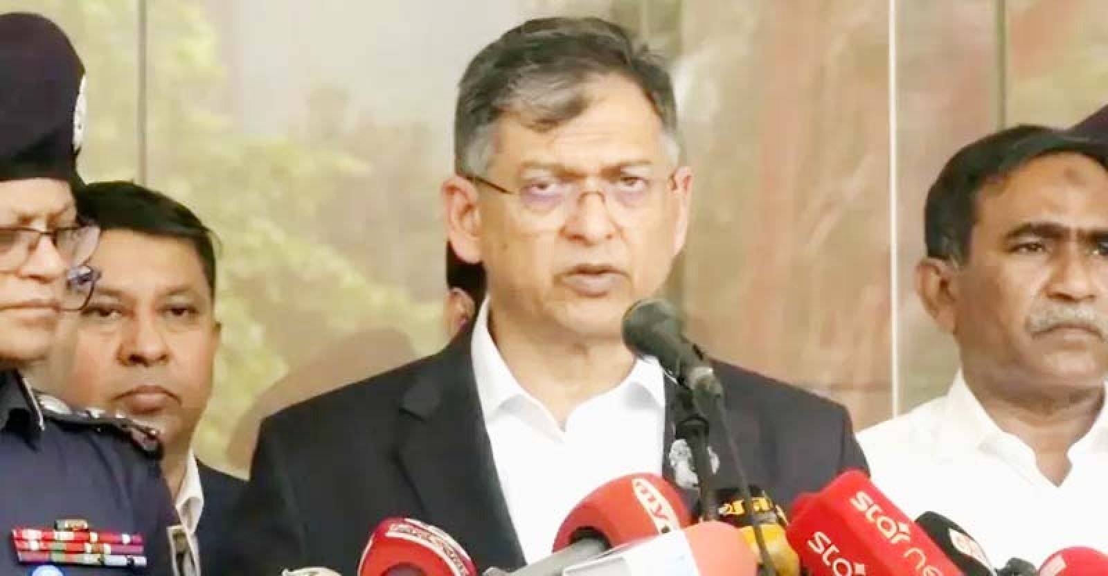 লুট হওয়া অস্ত্র উদ্ধারে বিশেষ ইউনিট, খোঁজ দিলে ২ লাখ টাকা পুরস্কার : স্বরাষ্ট্রমন্ত্রী