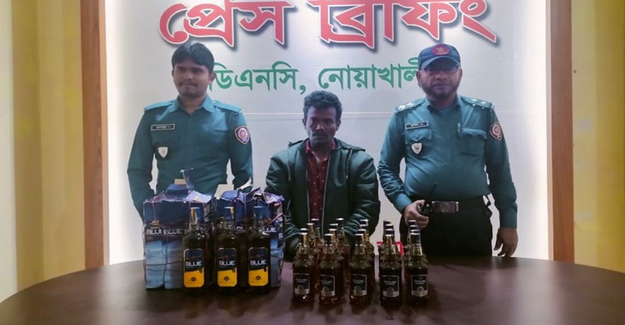 মাদক কারবারির বাড়িতে মিলল ৩৩ বোতল বিদেশী মদ, অতঃপর ...