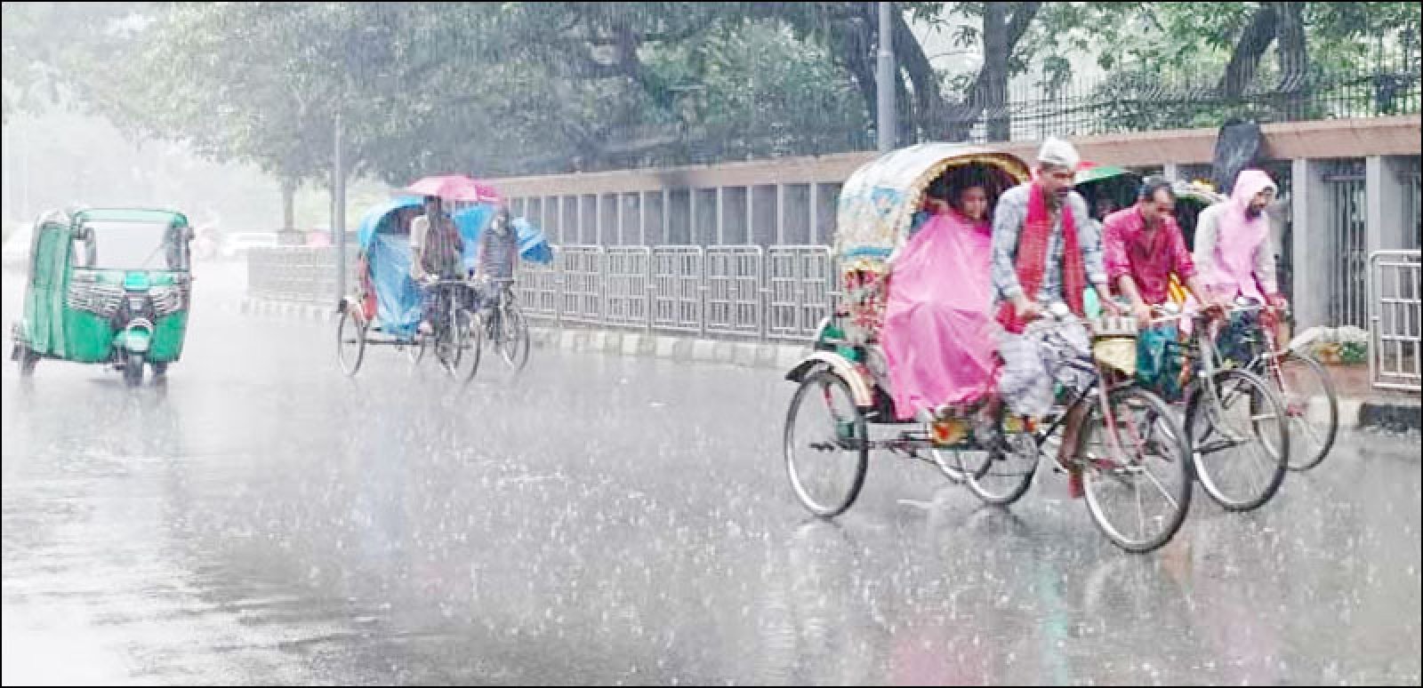 দেশের ছয়টি বিভাগে ভারী বৃষ্টির পূর্বাভাস, পাঁচ জেলায় মৃদু তাপপ্রবাহ