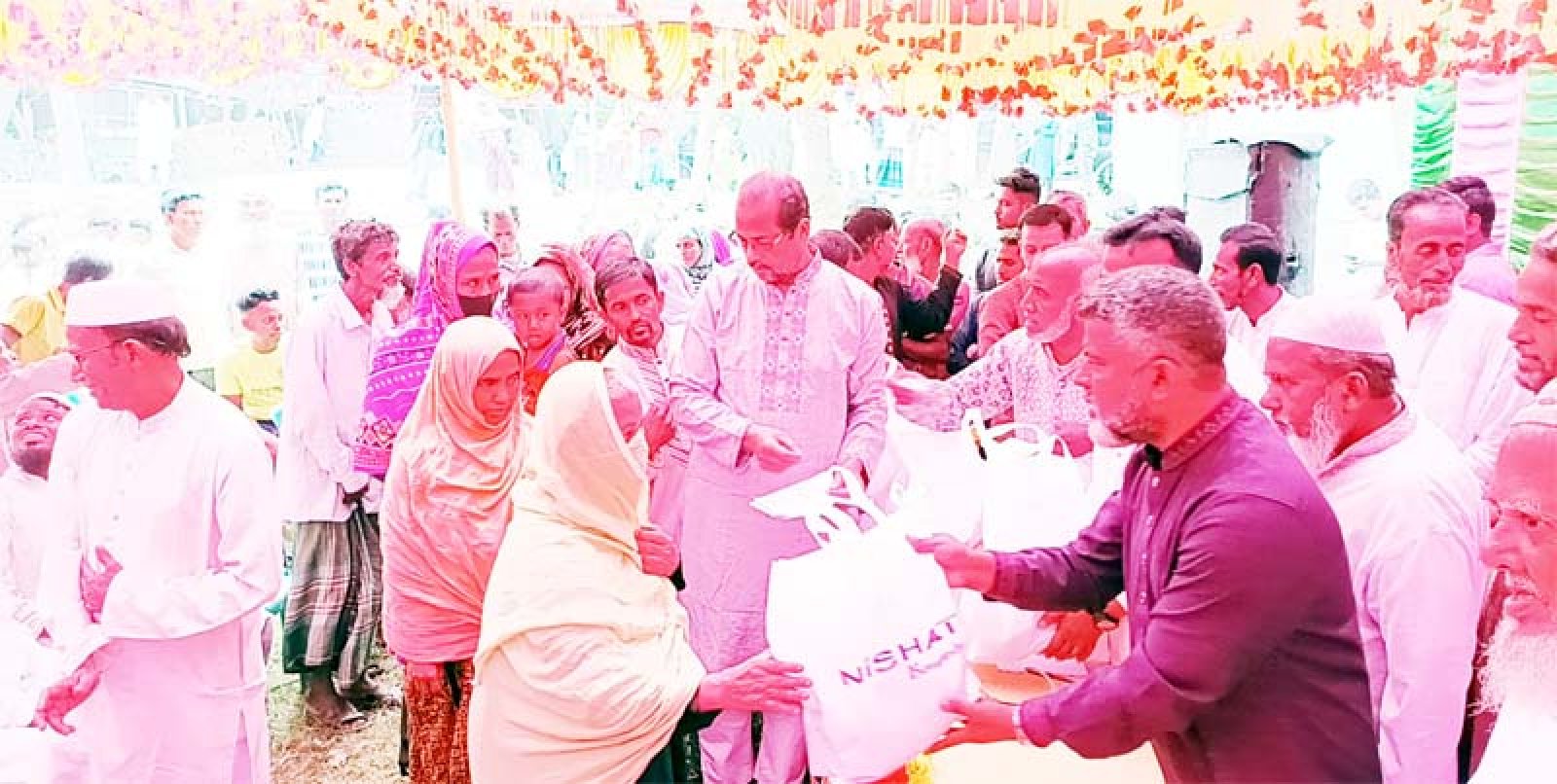 বদলগাছীতে অসহায় ও দুস্থদের মাঝে ঈদ সামগ্রী বিতরণ