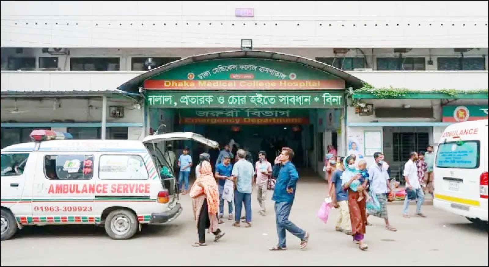 ৬ দফা দাবিতে ঢামেক ইন্টার্ন চিকিৎসকদের অনির্দিষ্টকালের কর্মবিরতি