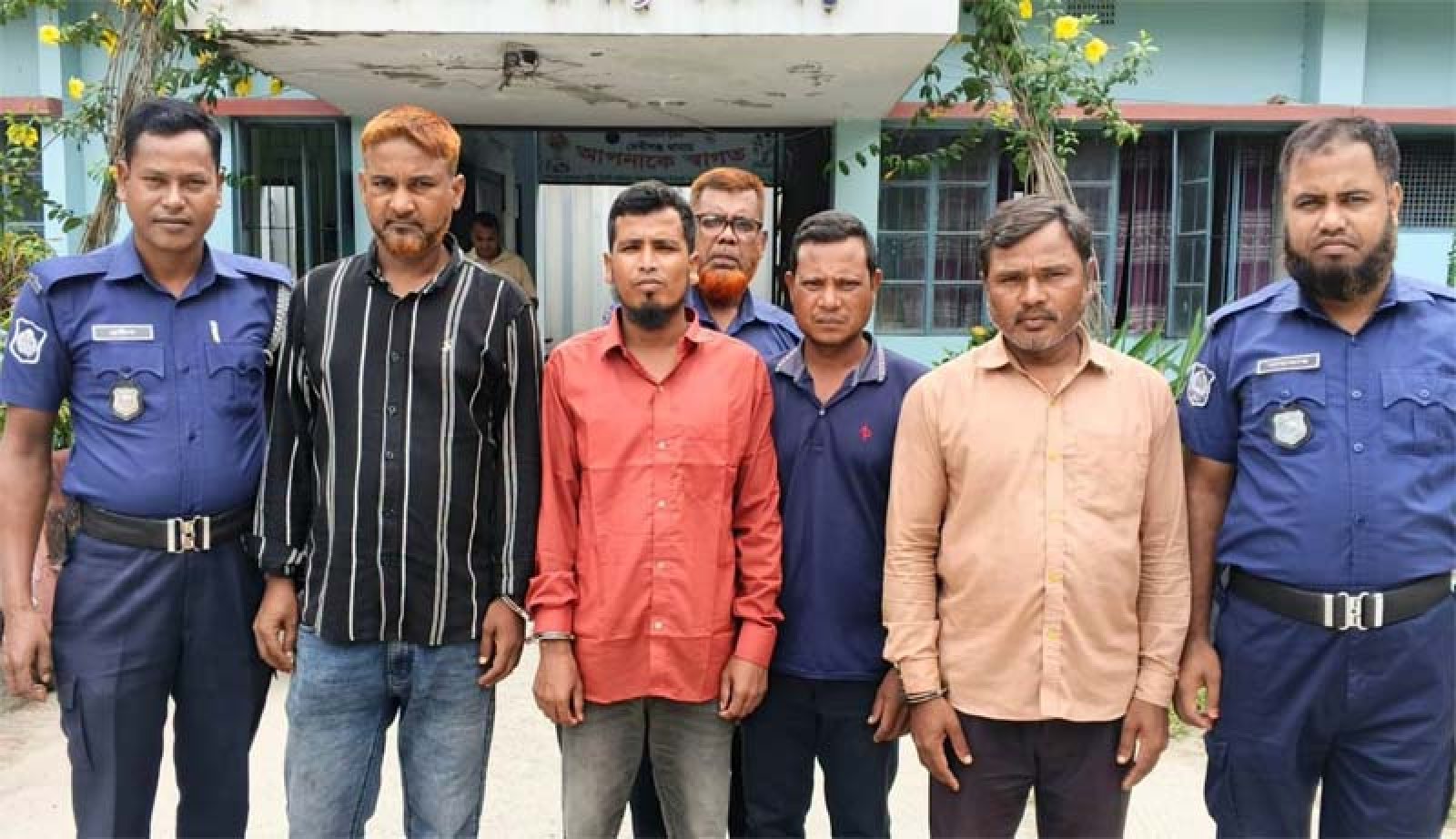 পঞ্চগড়ে পৃথক অভিযানে কার্যক্রম নিষিদ্ধ যুবলীগ নেতাসহ ১০ আটক