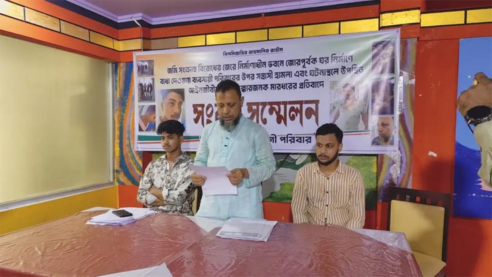 লক্ষ্মীপুরে সাবেক ছাত্রদল নেতার হামলায় আইনজীবীসহ আহত ৫